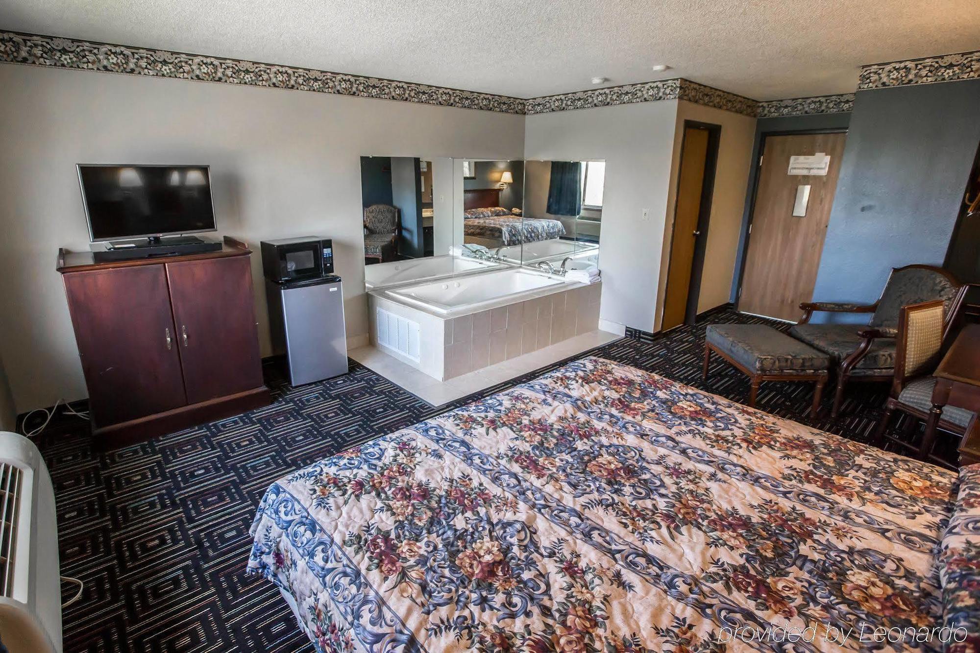 Hotel Baymont By Wyndham Joliet Extérieur photo
